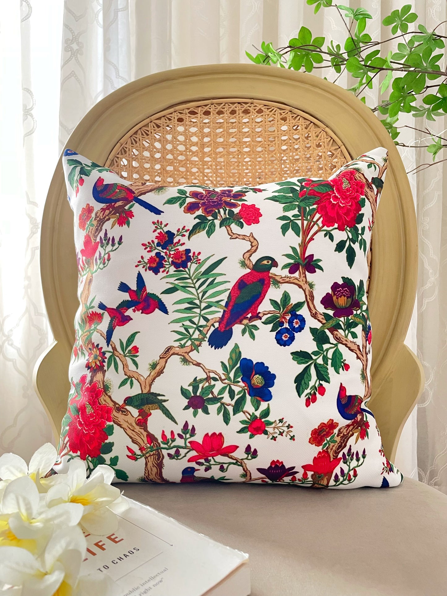 Birdie White Cushion
