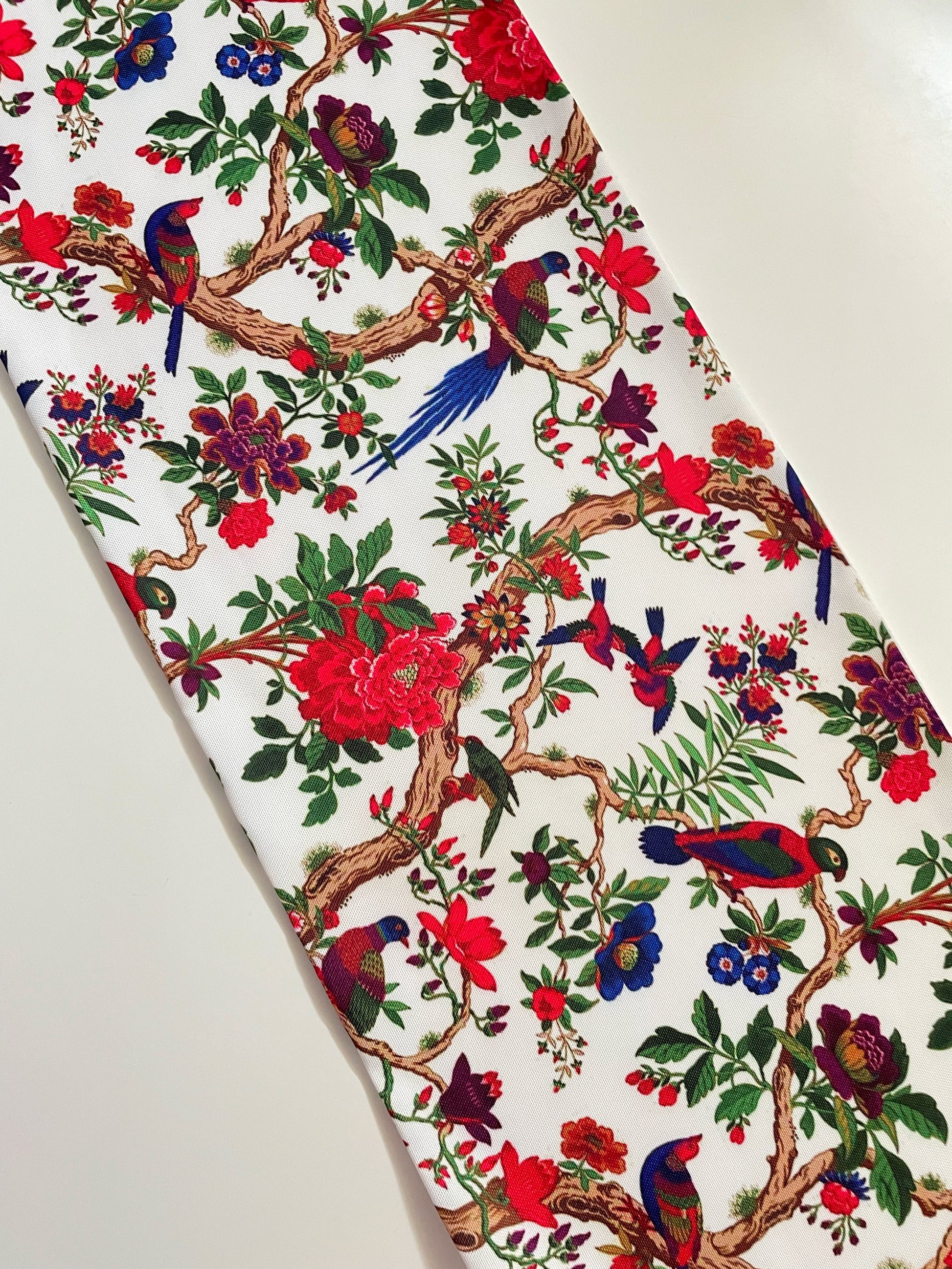 Birdie White Table Runner