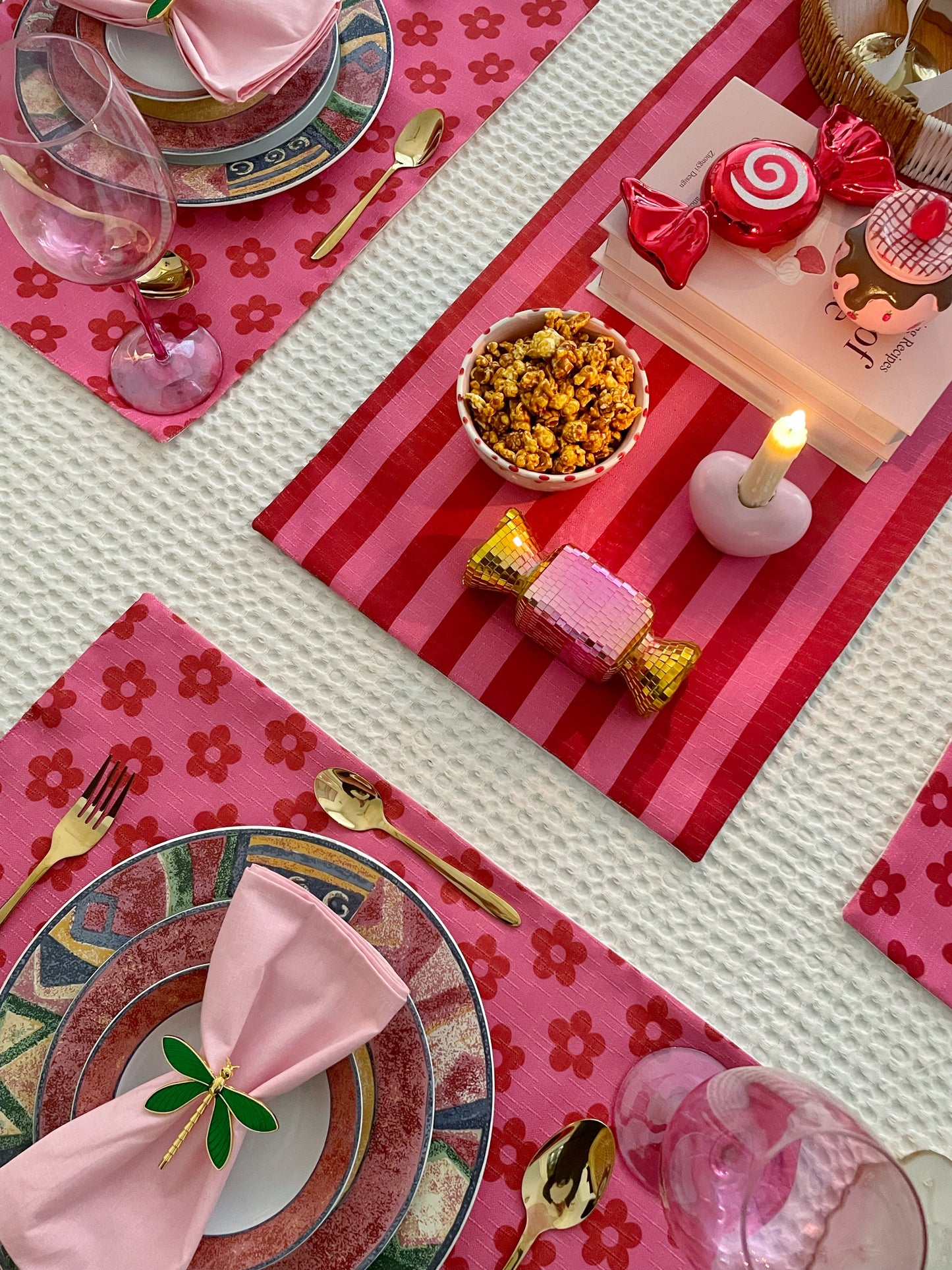 Candystripes - Daisy Charm Table Linen Set