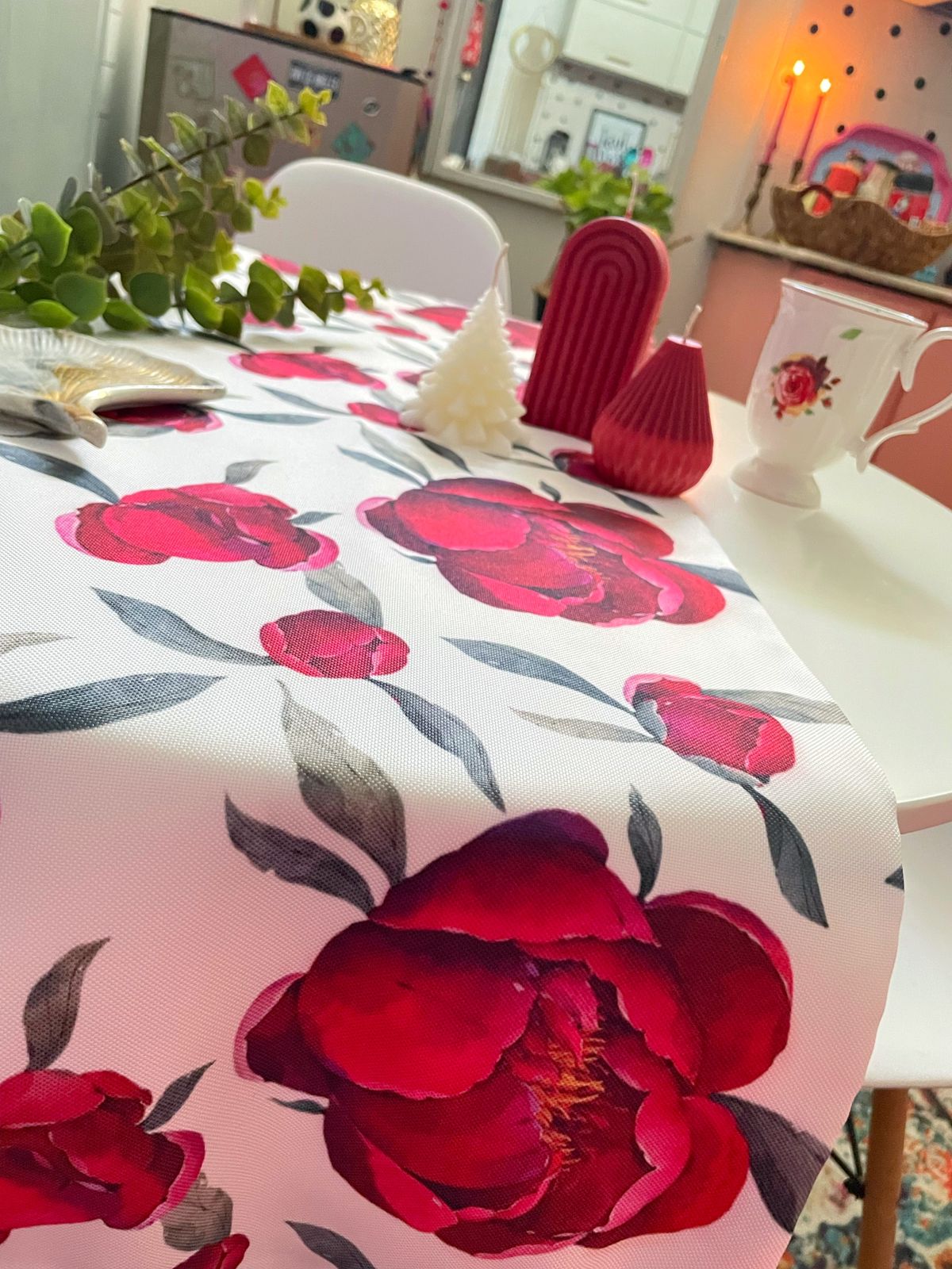 Dahlia Table Runner
