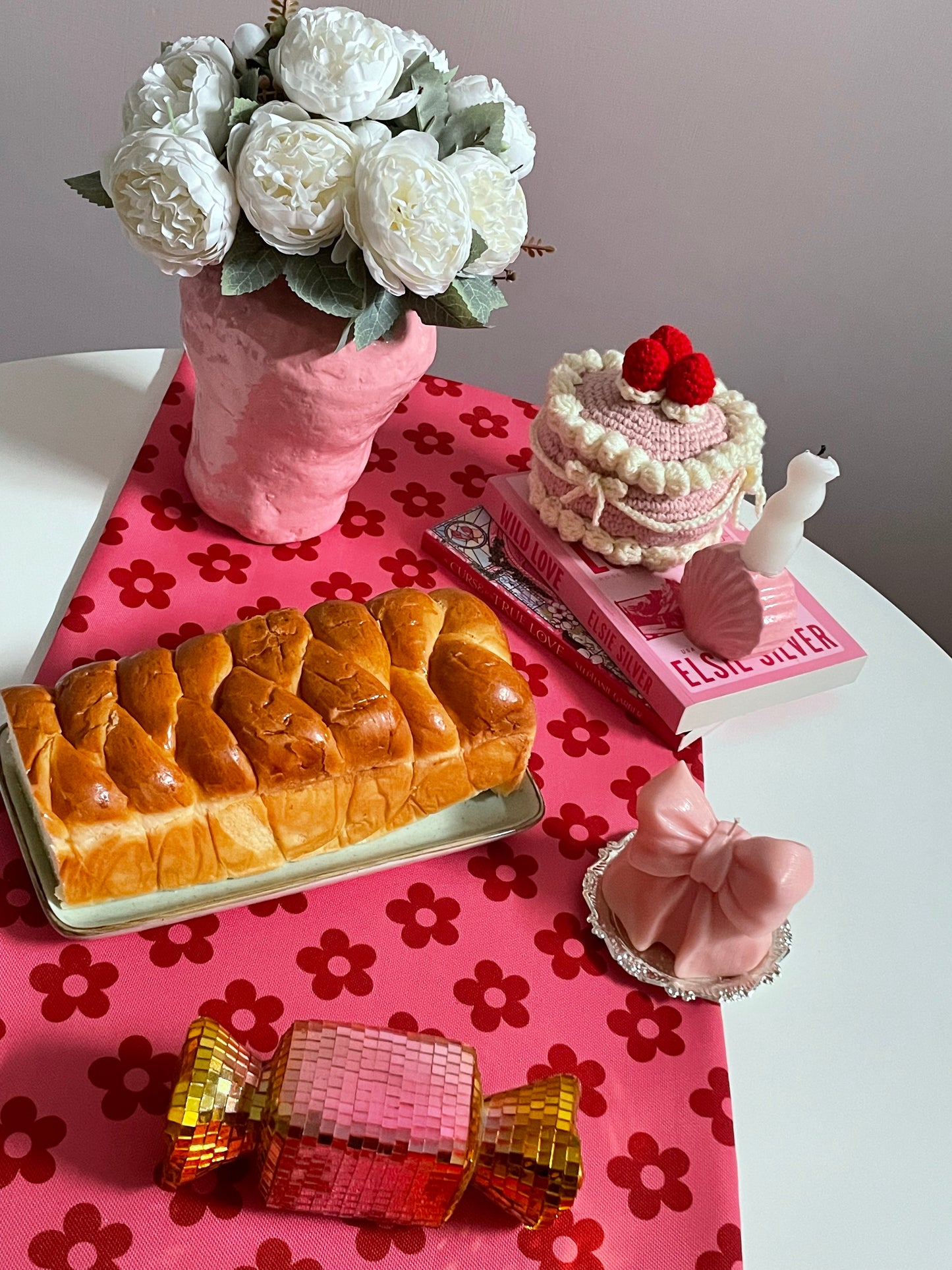 Daisy Charm Table Runner