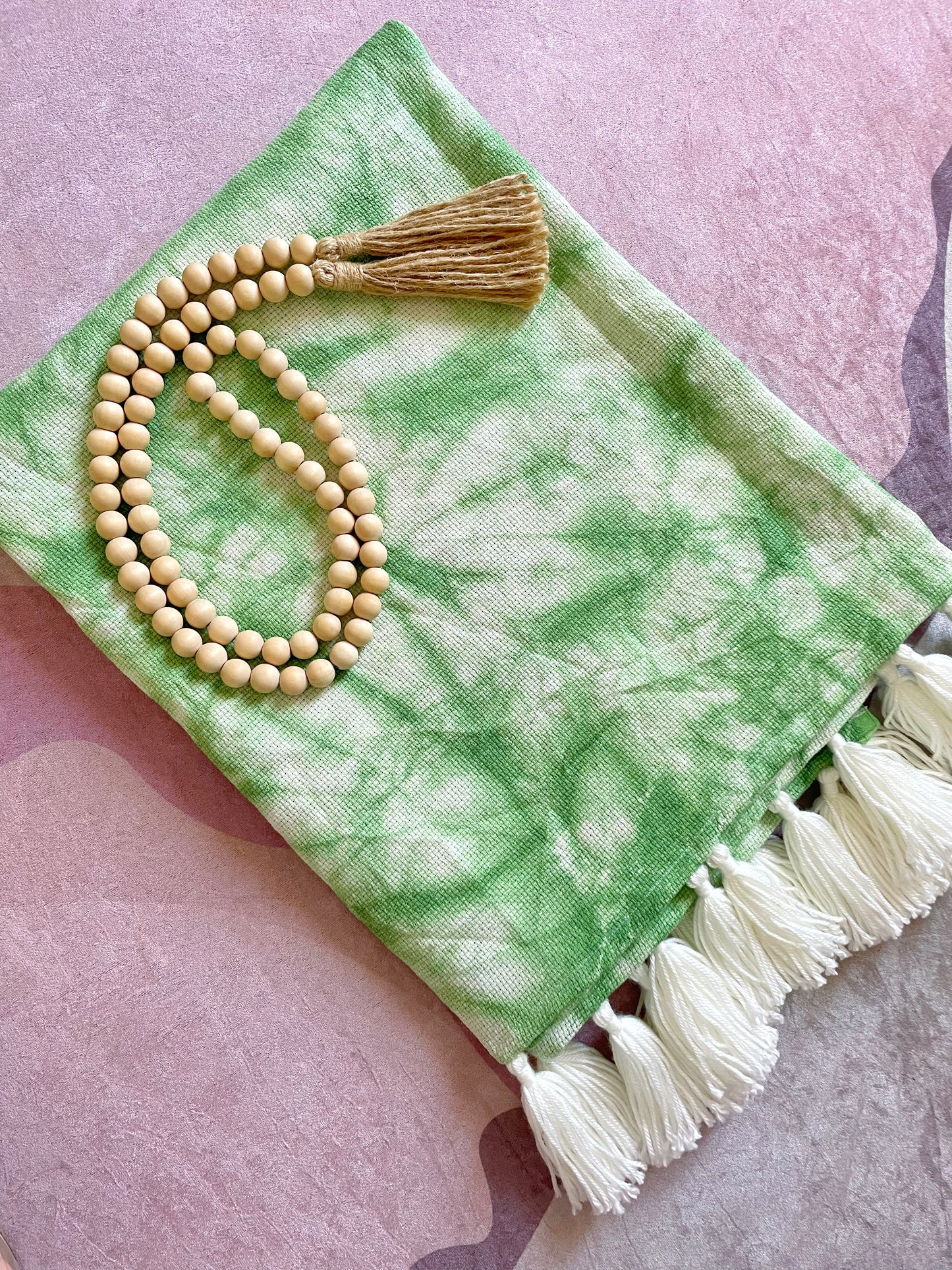 Off-white & Green Tie-Dyed Throw Blanket