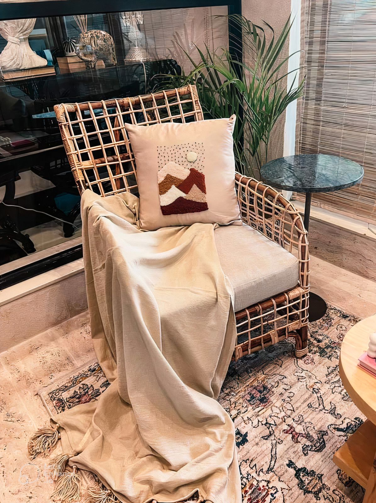 Beige Throw Blanket with Beige Tassels