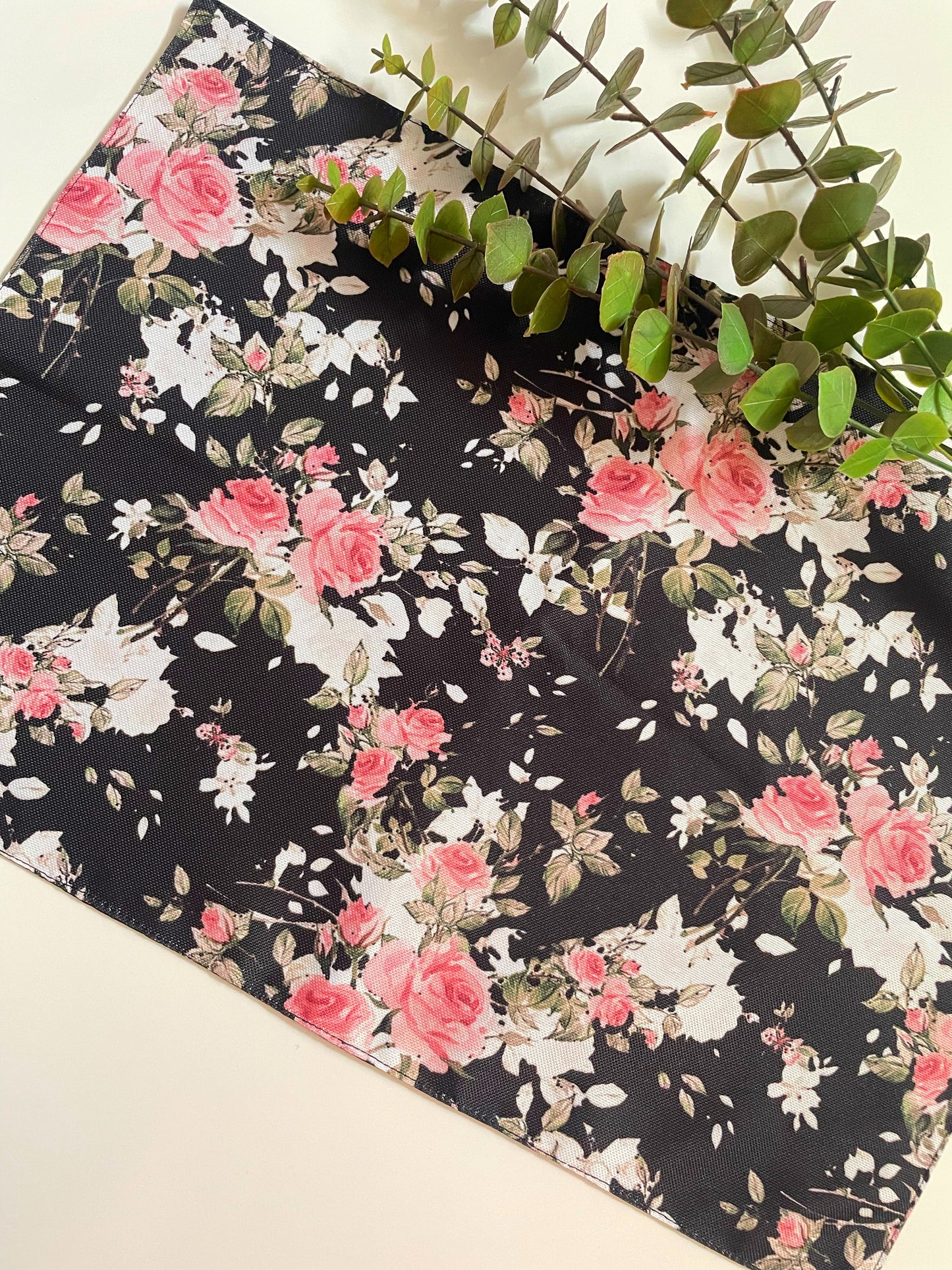 Midnight_Roses_Table_Mat