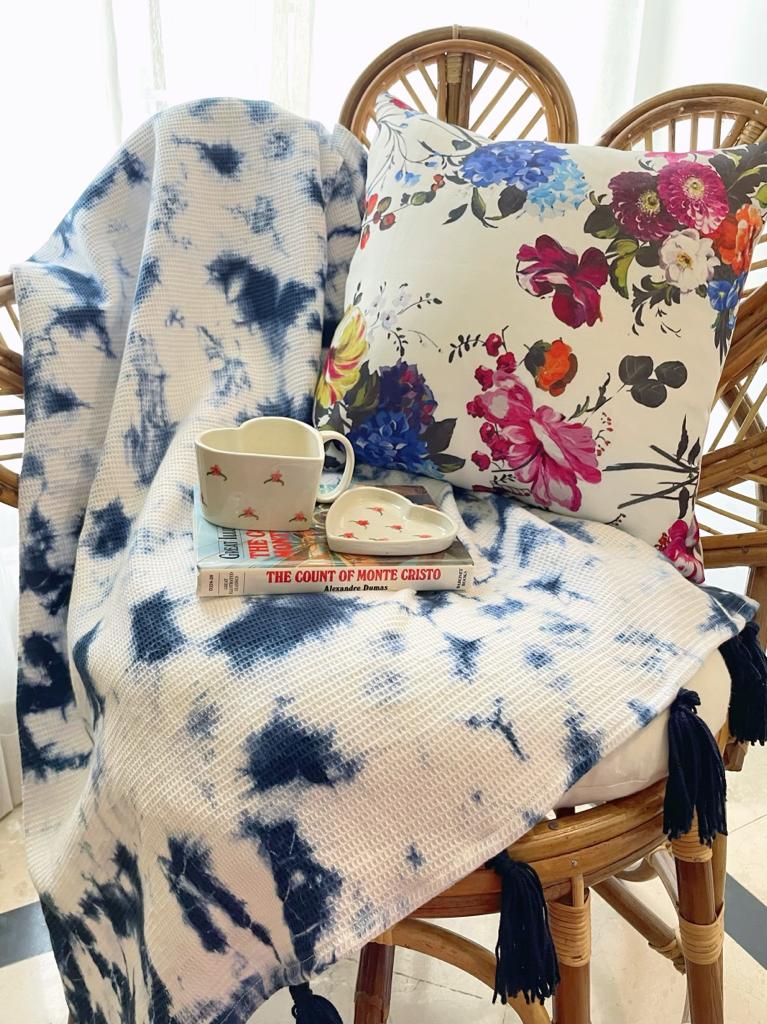 Off-White & Blue Tie-Dyed Throw Blanket