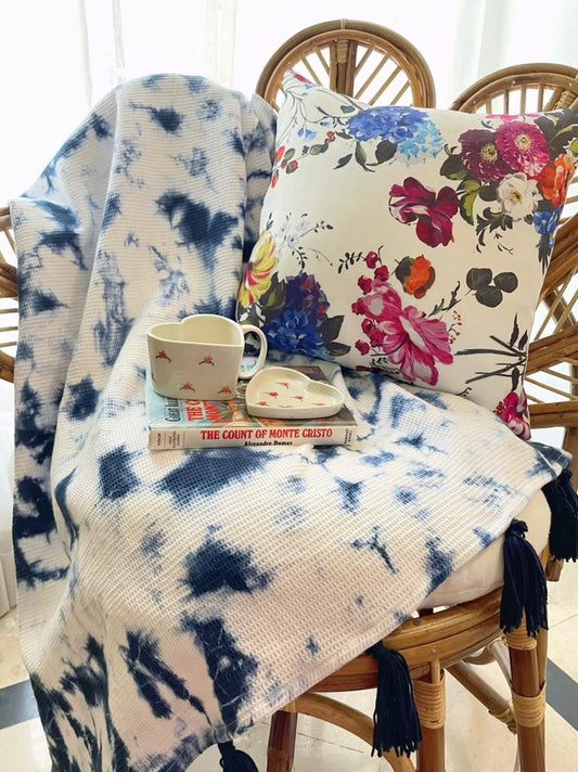 Off-White & Blue Tie-Dyed Throw Blanket