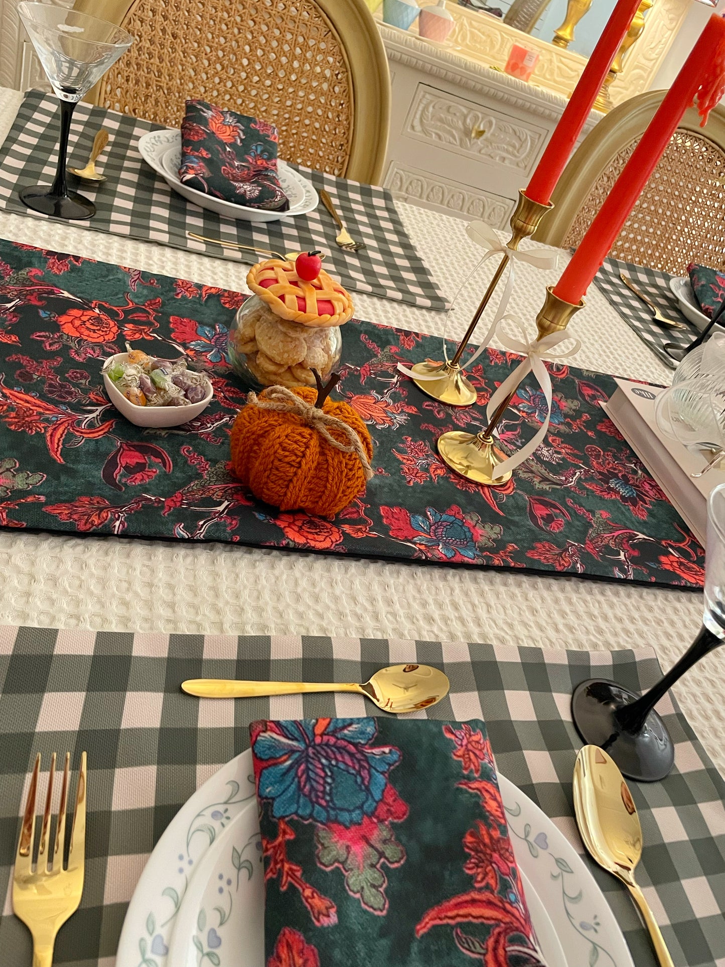 Secret Garden - Dark Green Gingham Table Linen Set