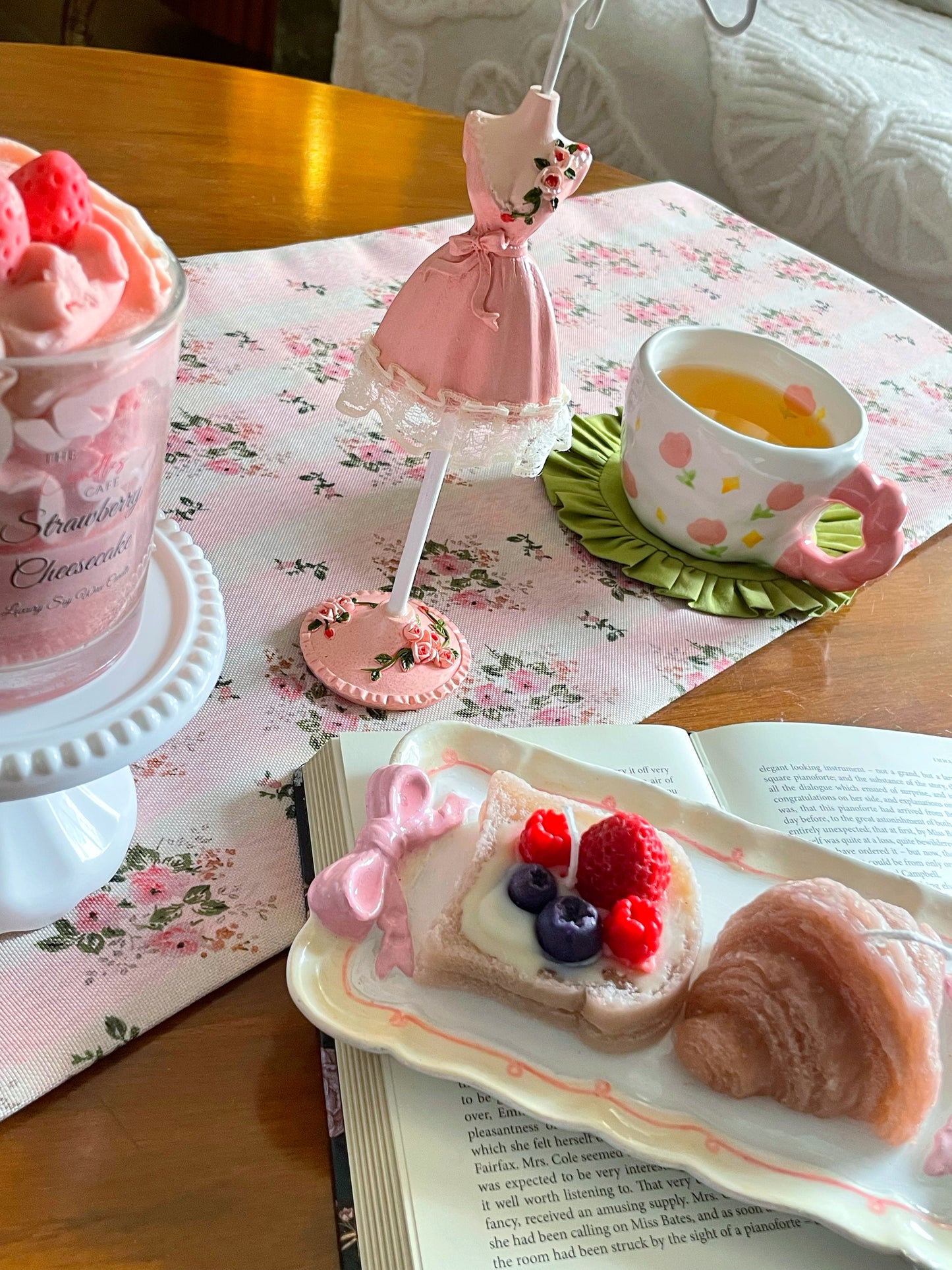 Vintage Rose Table Runner