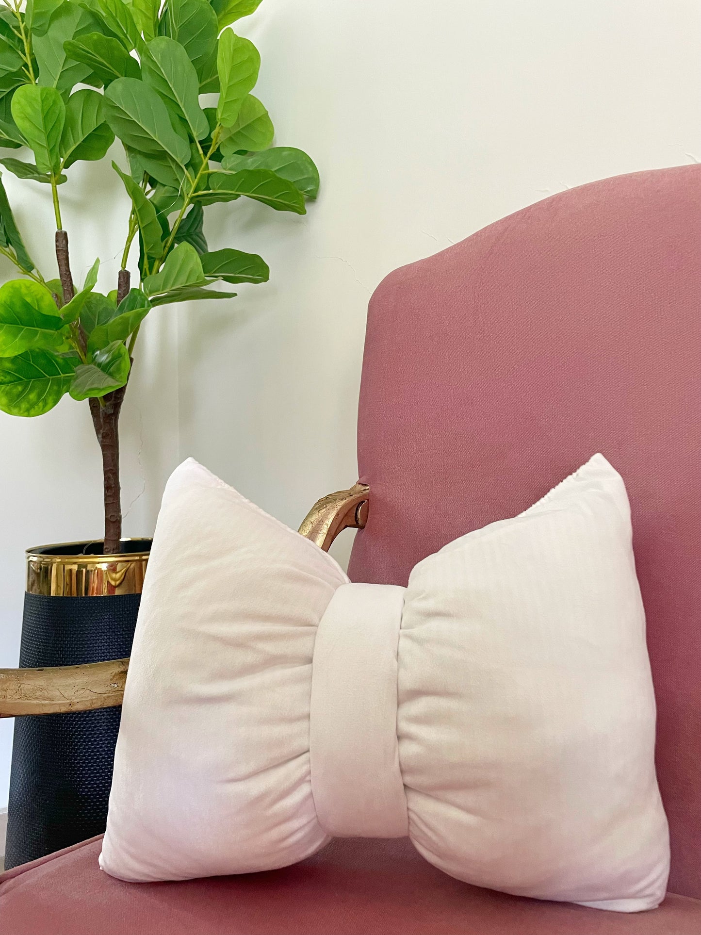 Bow Cushion