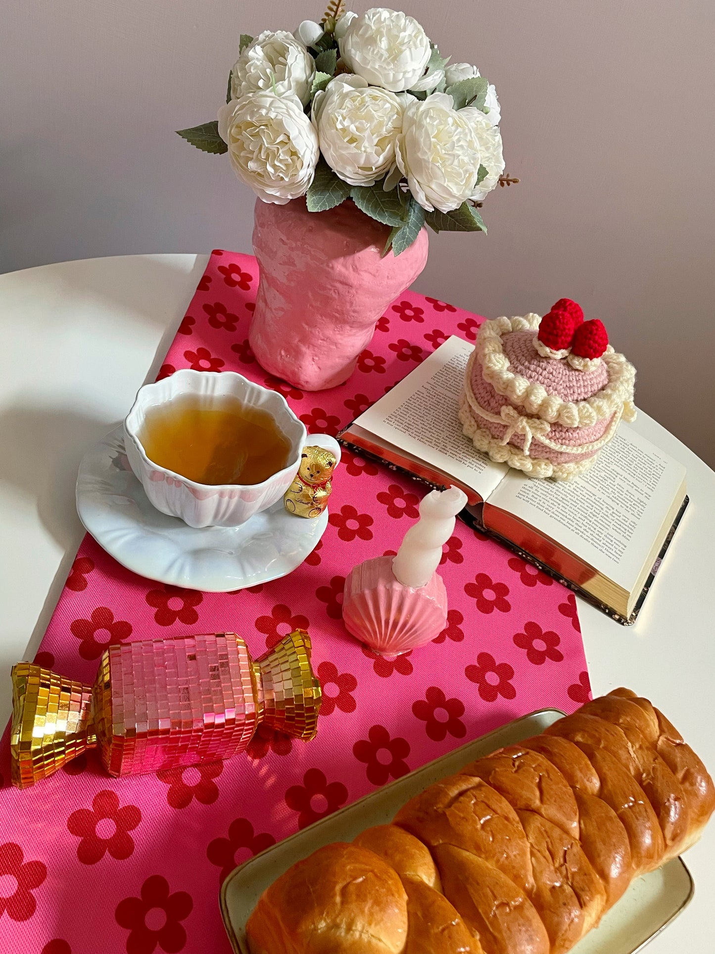 Daisy Charm Table Runner