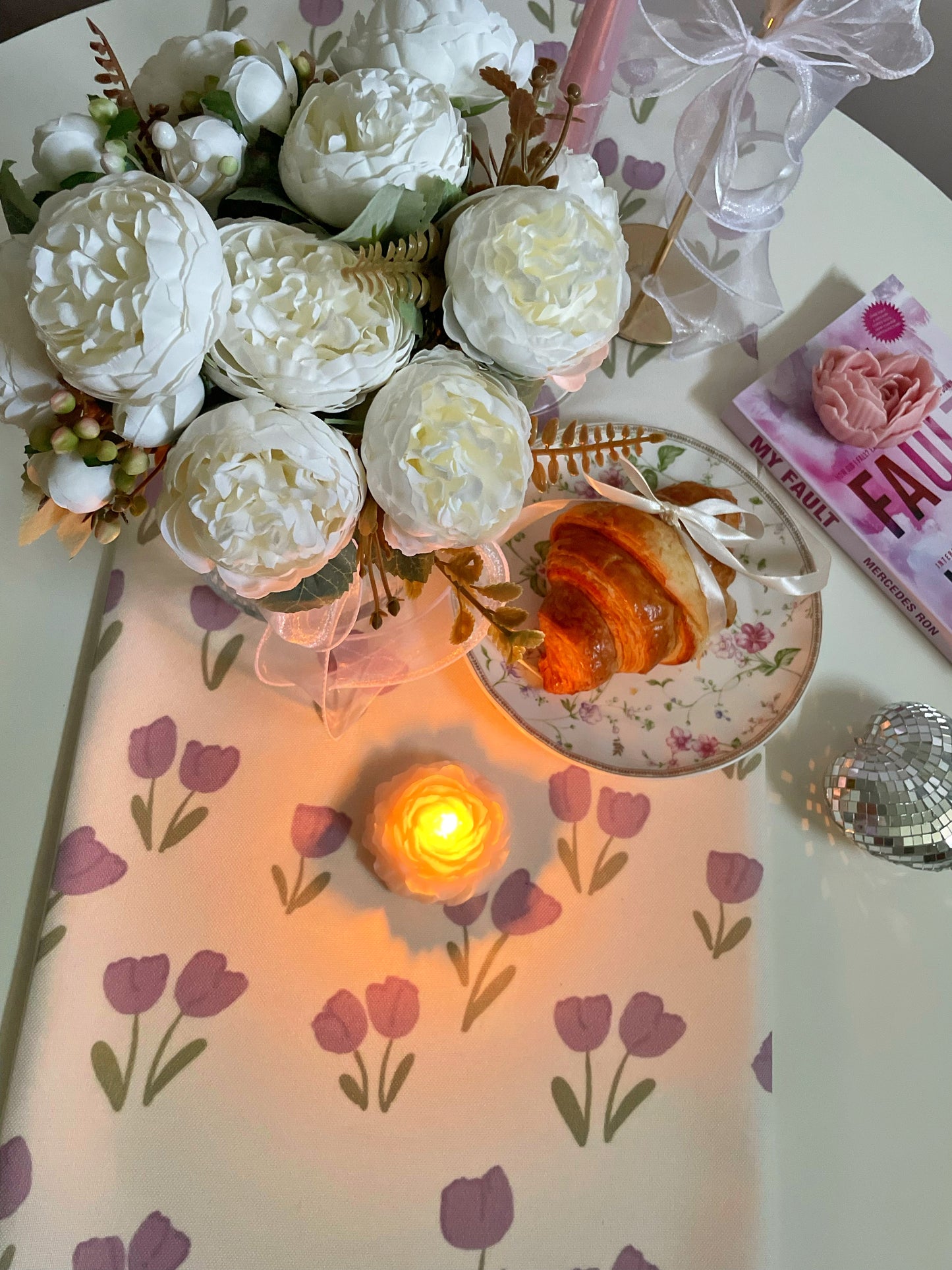 Duchess Table Runner