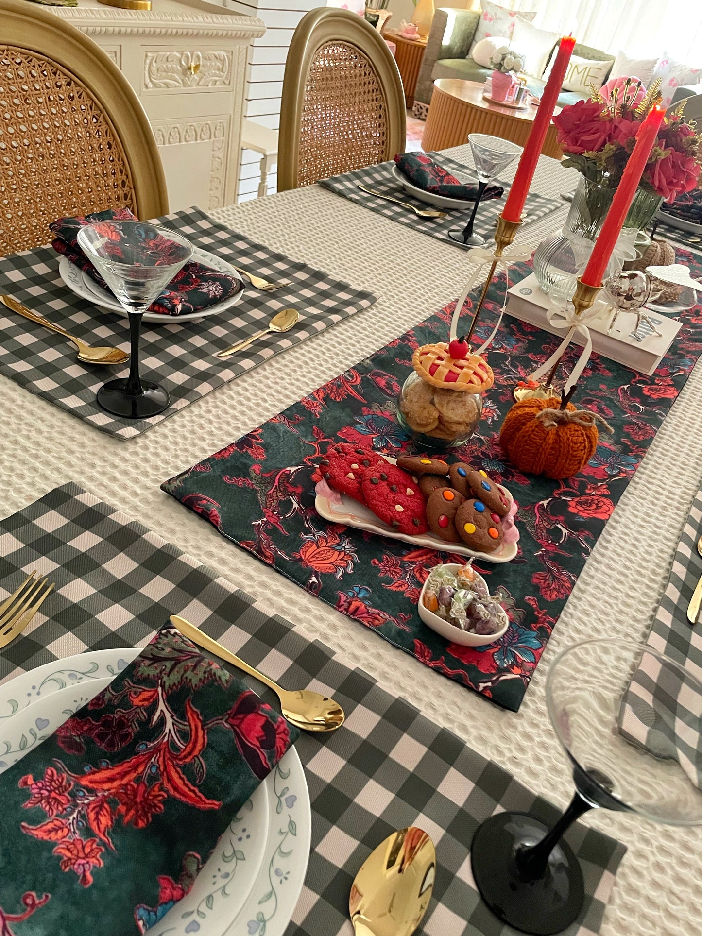 Secret Garden - Dark Green Gingham Table Linen Set